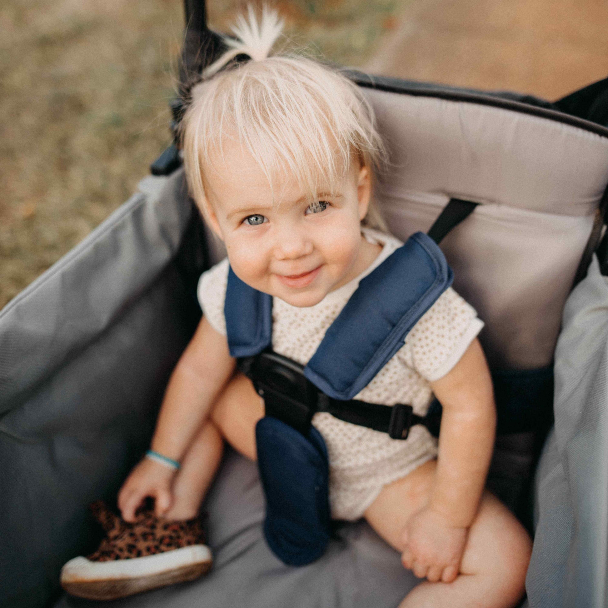 X2 Double Stroller Wagon - Zoomed Lifestyle Image Baby Harness of X2 Double Stroller Wagon Navy