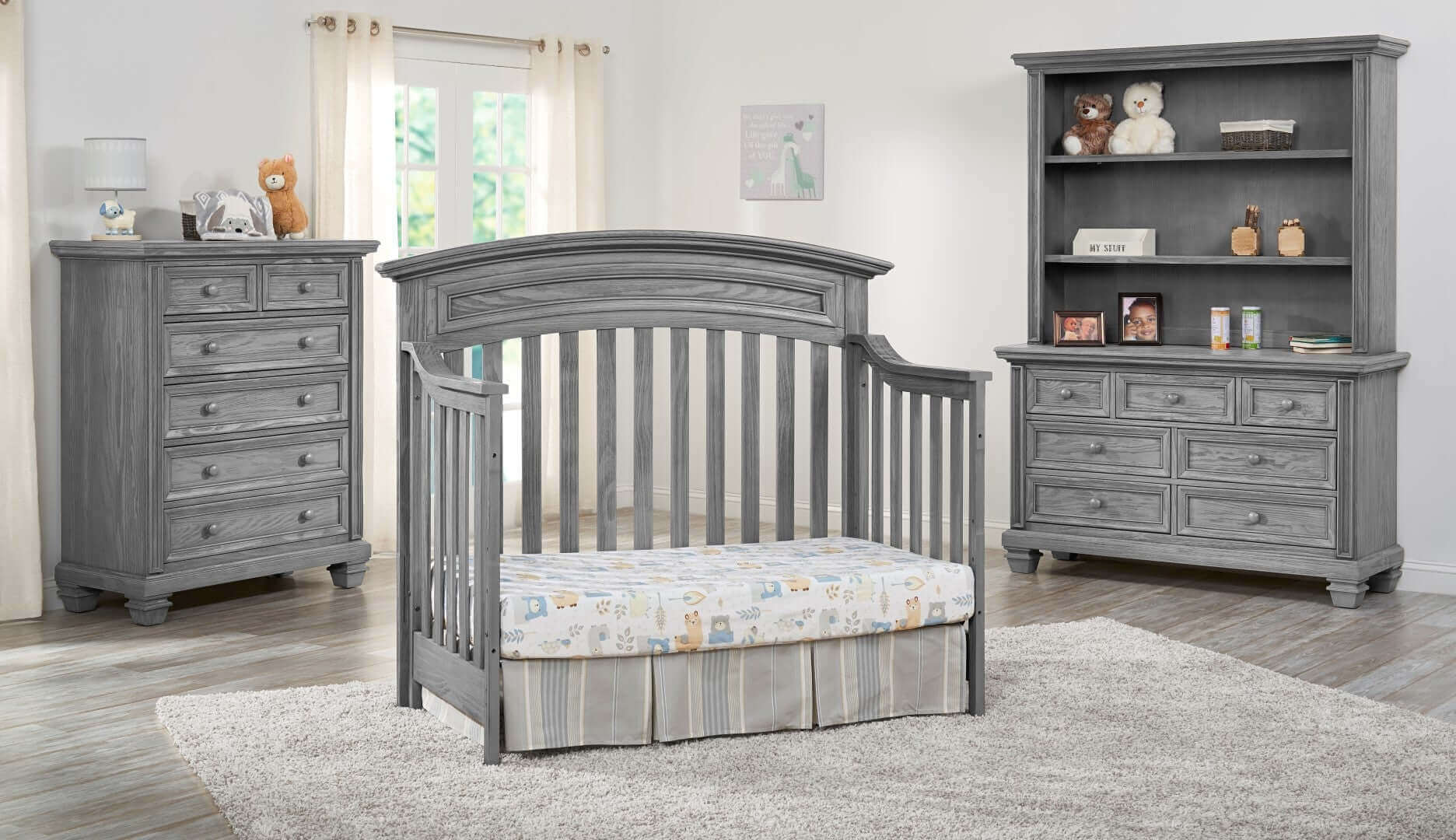 Richmond 7 Drawer Dresser - Lifestyle Image Inclined Side View of Richmond 7 Drawer Dresser Behind Richmond Daybed Brushed Gray