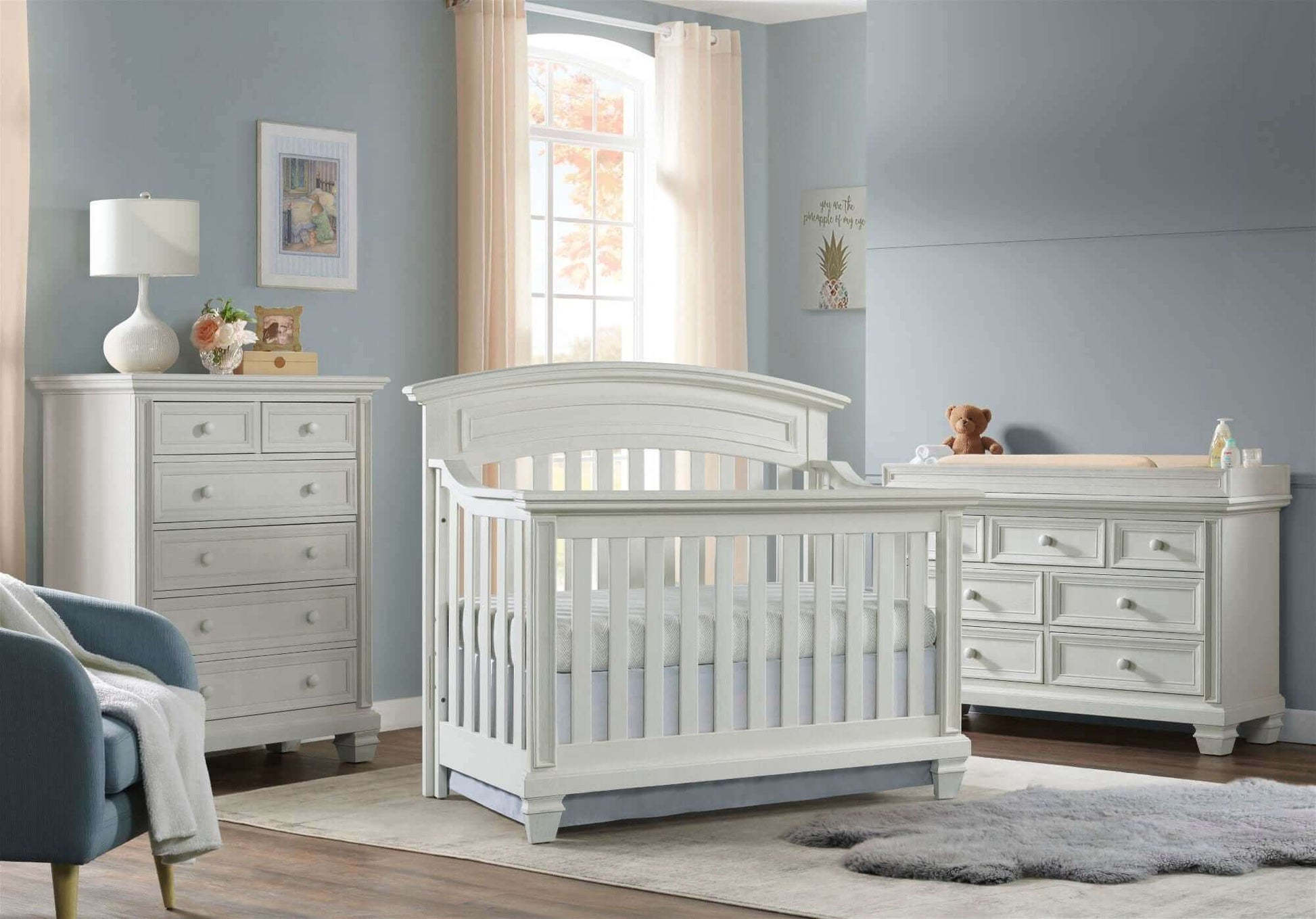 Richmond 7 Drawer Dresser - Lifestyle Image Inclined Side View of Richmond 7 Drawer Dresser Behind Richmond Full Sized Bed Oyster White