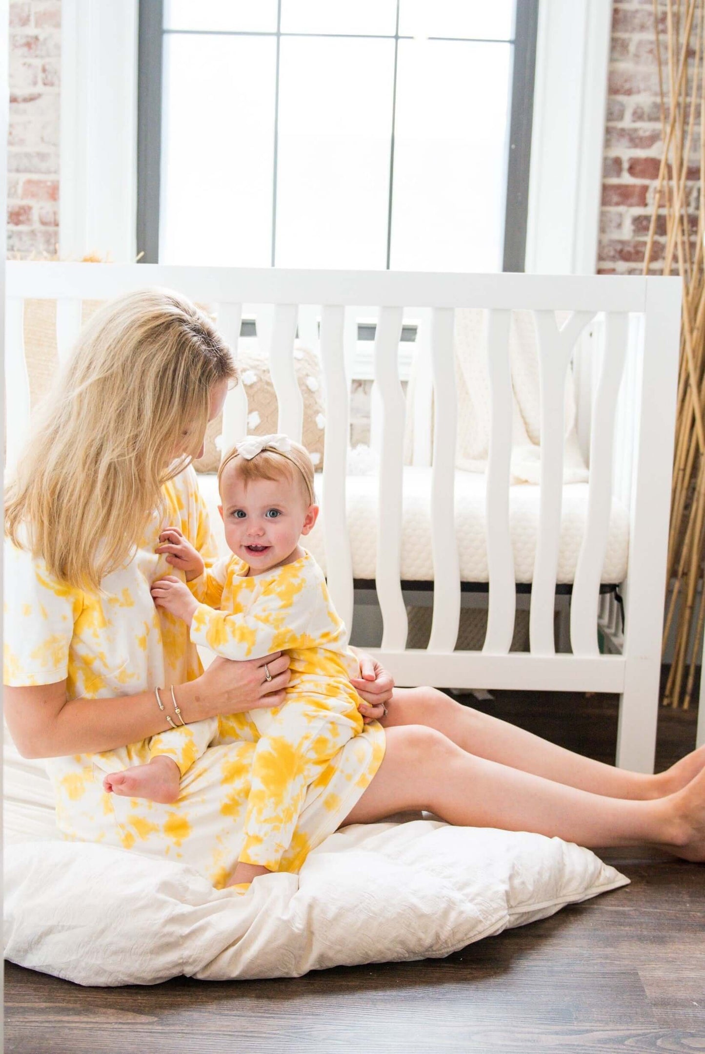 Branch 4 in 1 Convertible Crib - Lifestyle Image of 4 in 1 Convertible Crib Snow White With Mother and Child