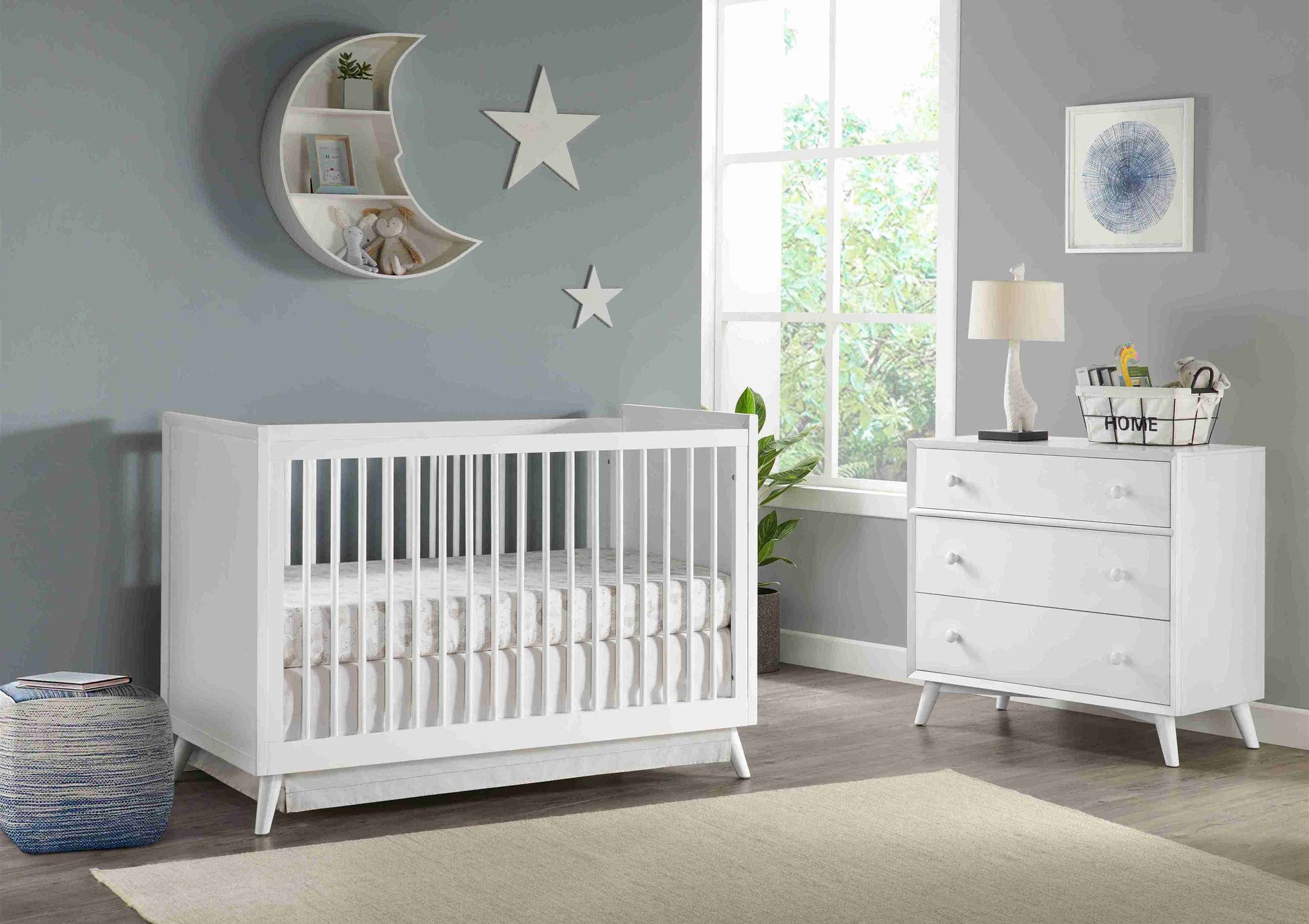 Dawson 3 Drawer Dresser - Lifestyle Image Inclined Side View of Dawson 3 Drawer Dresser White with Full Sized Bed 